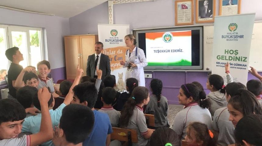 &Ccedil;ocuklara hayvan sevgisi kazandırılması i&ccedil;in seminerler veriliyor