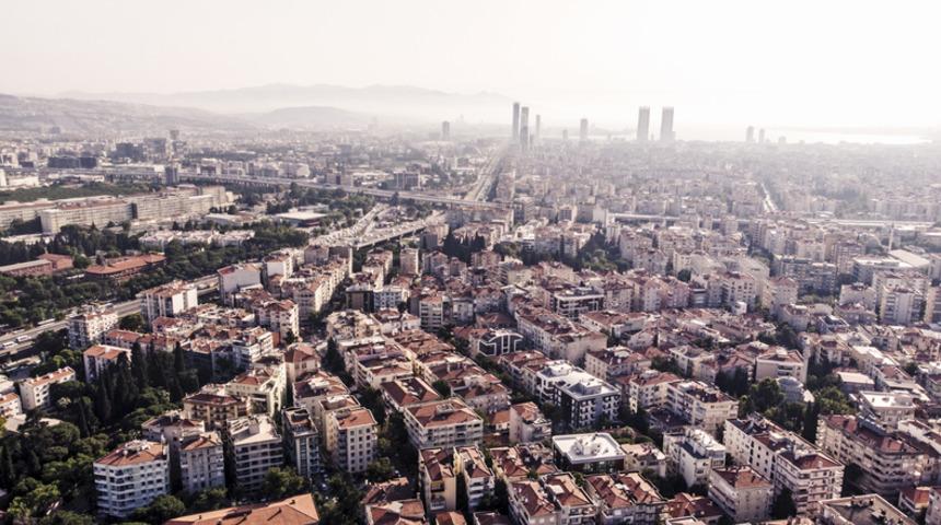 Uzmandan korkutan açıklama: İzmir'de kuşkuyla bakılması gereken en az 200 bin konut var