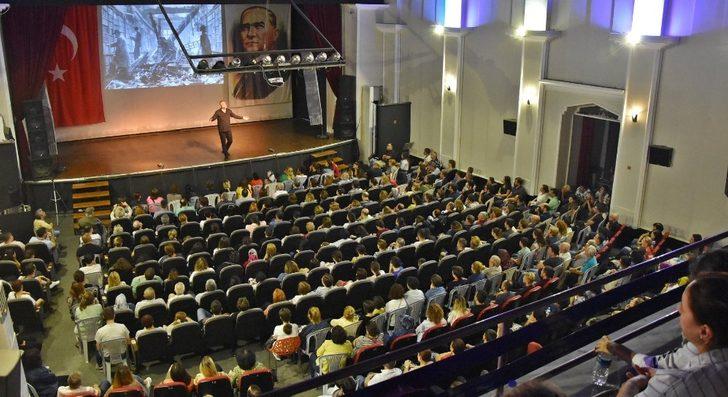 Sunay Akın, Akhisar’da ayakta alkışlandı G3