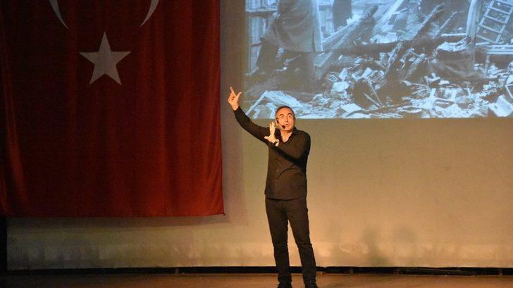 Sunay Akın, Akhisar’da ayakta alkışlandı G5