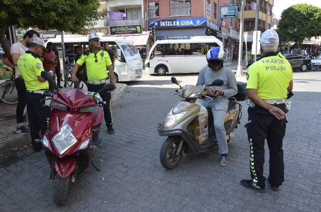 Adana’da motosiklet sürücülerine denetim