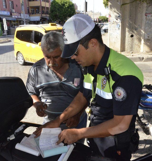 Adana’da motosiklet sürücülerine denetim