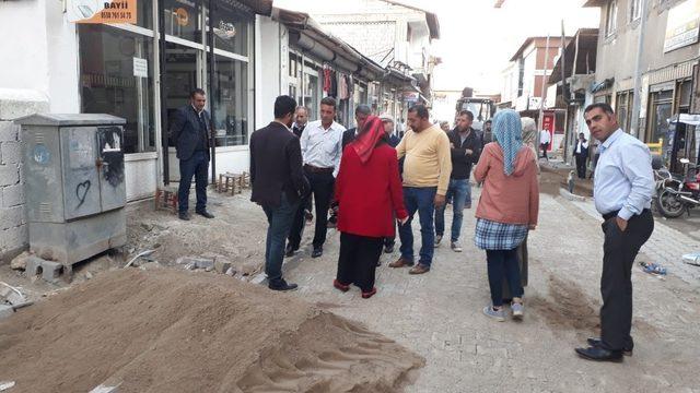 Erciş Belediyesinden cadde ve sokaklara estetik görünüm