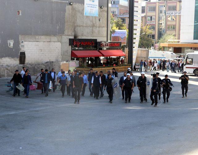 Zabıta ekipleri Sanat Parkı’nı seyyar satıcılardan temizledi