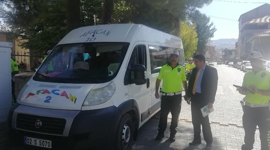 G&ouml;lbaşı il&ccedil;esinde &ouml;ğrenci servisleri denetlendi