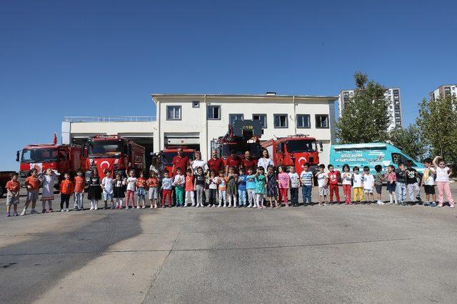 Büyükşehir Belediyesi’nden öğrencilere itfaiye eğitimi