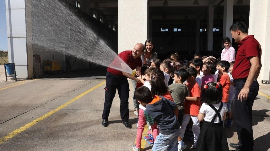 B&uuml;y&uuml;kşehir Belediyesi&rsquo;nden &ouml;ğrencilere itfaiye eğitimi
