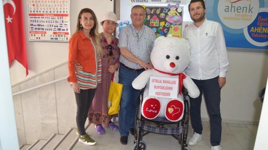 Muhtardan &ouml;rnek davranış