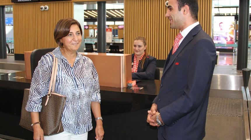 B&uuml;y&uuml;k takdir toplayan TGS personeli o yolcu ile buluştu