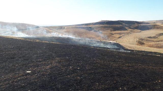 Kırıkkale’de bin dönümlük arazide anız yangını