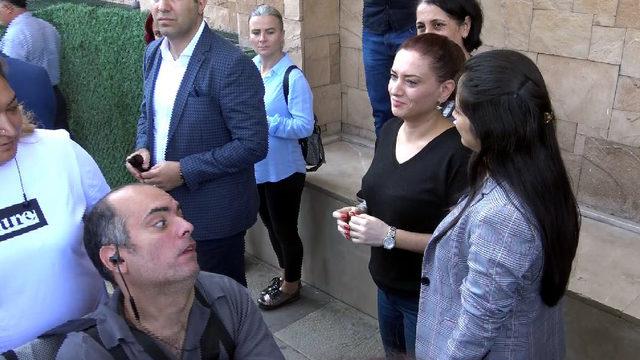 Dolap sallanınca deprem sanıp 1'inci kattan atladı