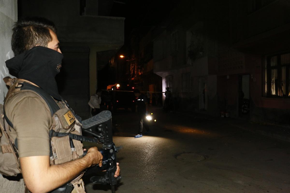 Adana'da gece yarısı korkutan patlama! &Ccedil;ok sayıda ekip b&ouml;lgeye sevk edildi!