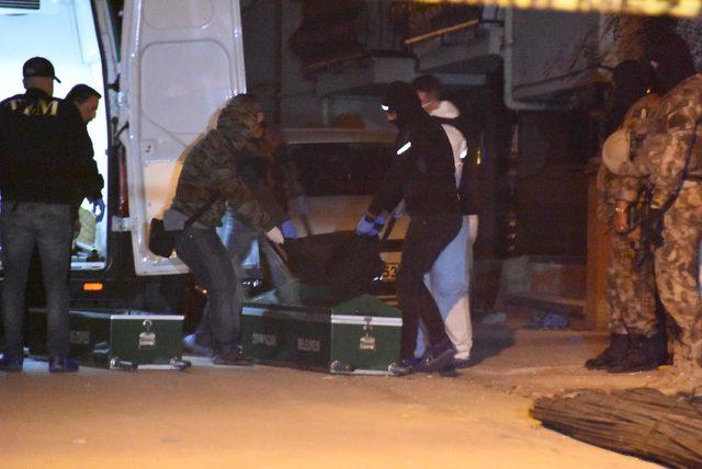 Polis aracına bombalı saldırı düzenleyen 2 terörist etkisiz hale getirildi (3)