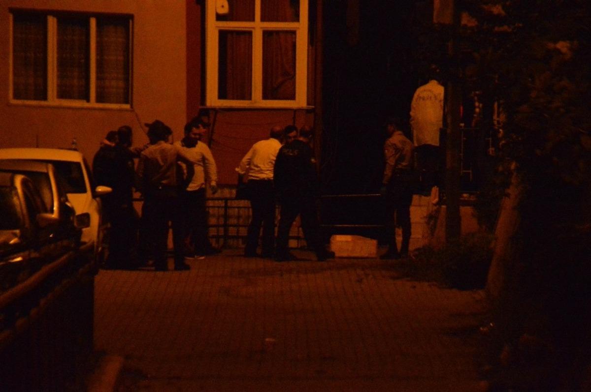 Ey&uuml;psultan'da vahşet! Tartıştığı eşinin boğazını fal&ccedil;atayla kesti!