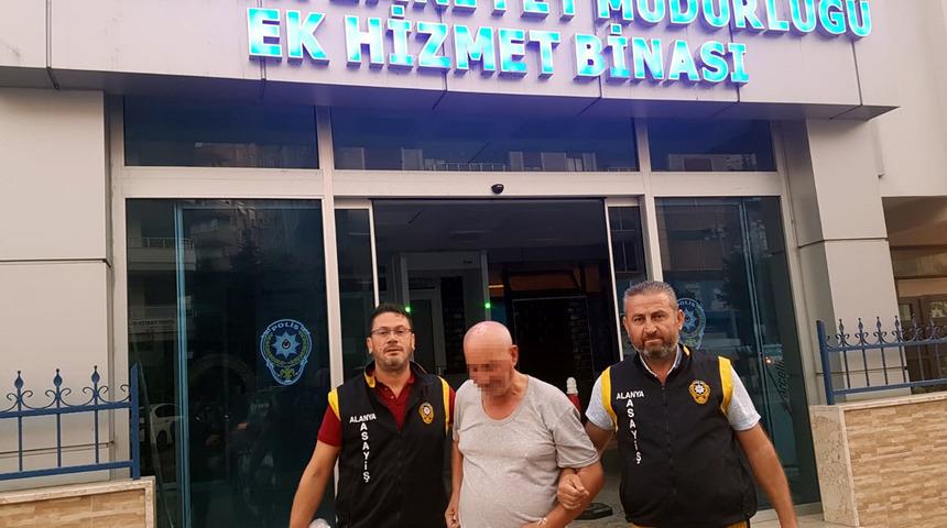 76 yaşındaki adam iki kişiyi b&ouml;yle dolandırmış!