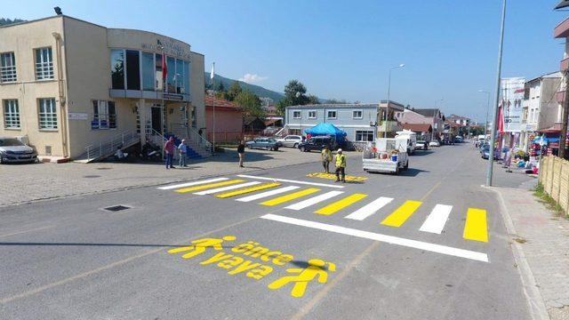 Kaynaşlı’da trafik işaretleri çizildi