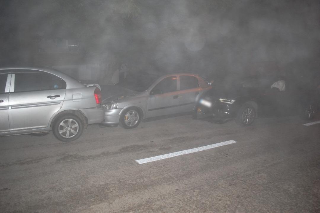 Tekirdağ&rsquo;da kontrolden &ccedil;ıkan otomobil park halindeki ara&ccedil;lara &ccedil;arptı