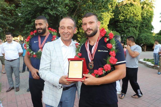 Ünlü başpehlivanlar Turgutlu’daki er meydanına çıkacak