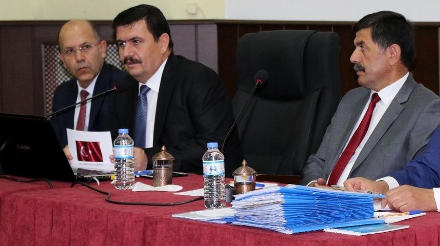 Vali, toplantıda başkana vatandaşların şik&acirc;yetlerini aktardı