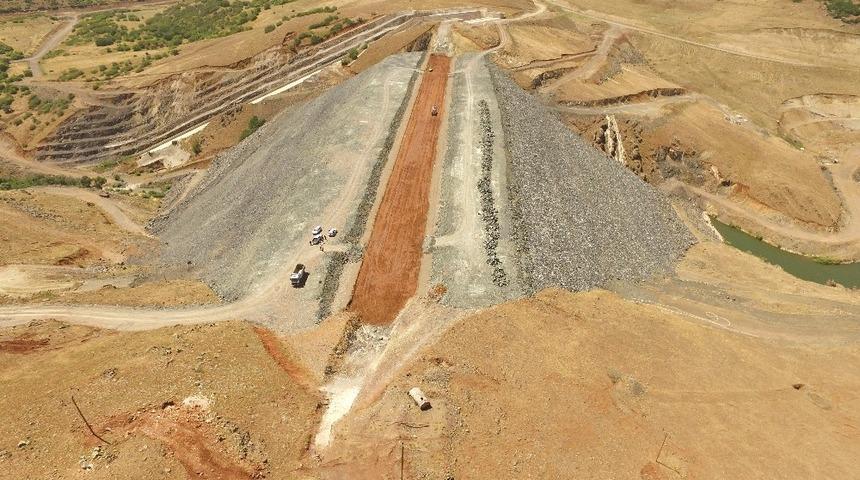 Erzurum Hınıs Başköy Barajında çalışmalar devam ediyor...