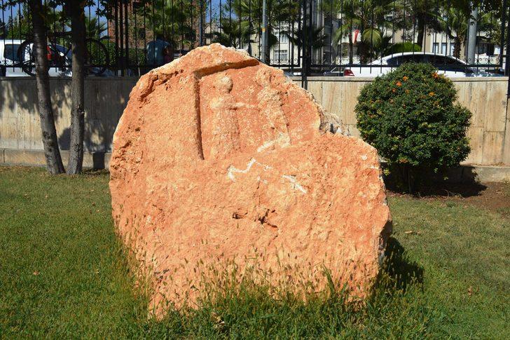  Köylüler tesadüfen bulmuştu! Ayrılık figürü turistlerin gözdesi oldu G3