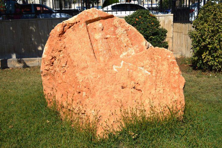  Köylüler tesadüfen bulmuştu! Ayrılık figürü turistlerin gözdesi oldu G4