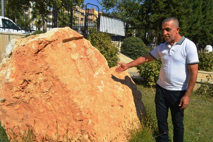  Köylüler tesadüfen bulmuştu! Ayrılık figürü turistlerin gözdesi oldu G1