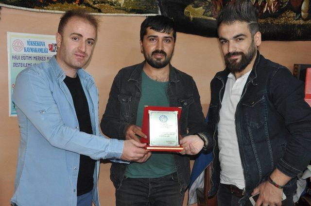 İHA muhabiri Tek’e plaket