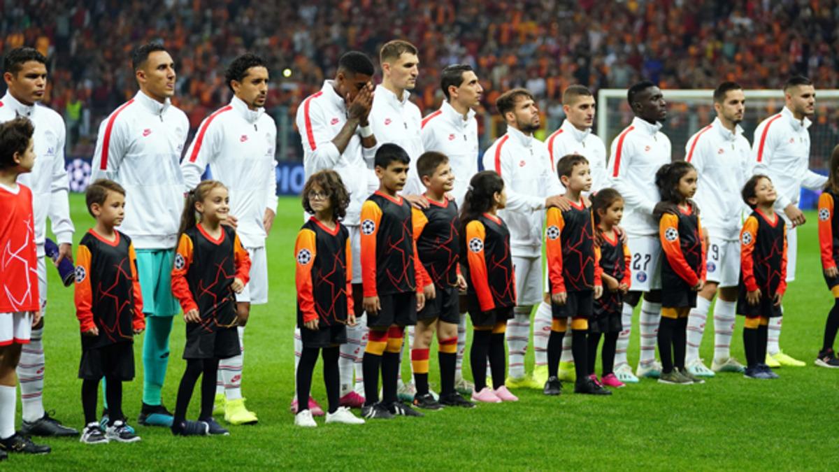 PSG'nin yıldızları Galatasaray trib&uuml;nlerine hayran kaldı