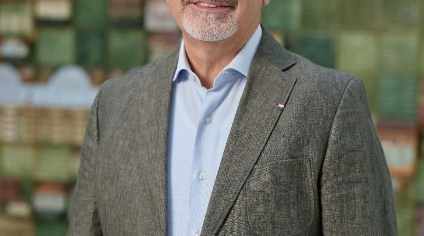 Şiirin sesi Nil&uuml;fer