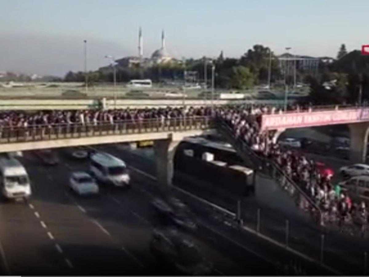 Altunizade metrob&uuml;s durağında yine yoğunluk yaşandı 