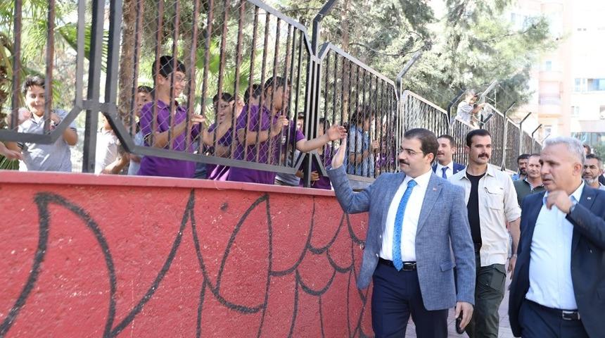 Canpolat halkla i&ccedil; i&ccedil;e olmayı s&uuml;rd&uuml;r&uuml;yor