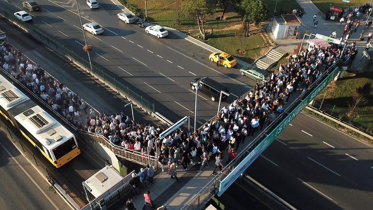 Altunizade metrobüs durağında yine yoğunluk yaşandı  G2
