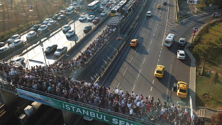Altunizade metrobüs durağında yine yoğunluk yaşandı  G3