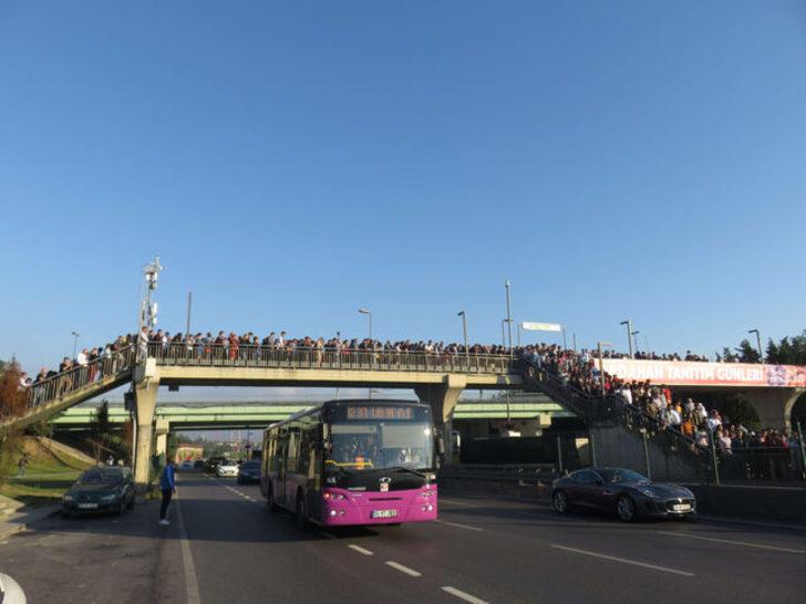 Altunizade metrobüs durağında yine yoğunluk yaşandı  G4