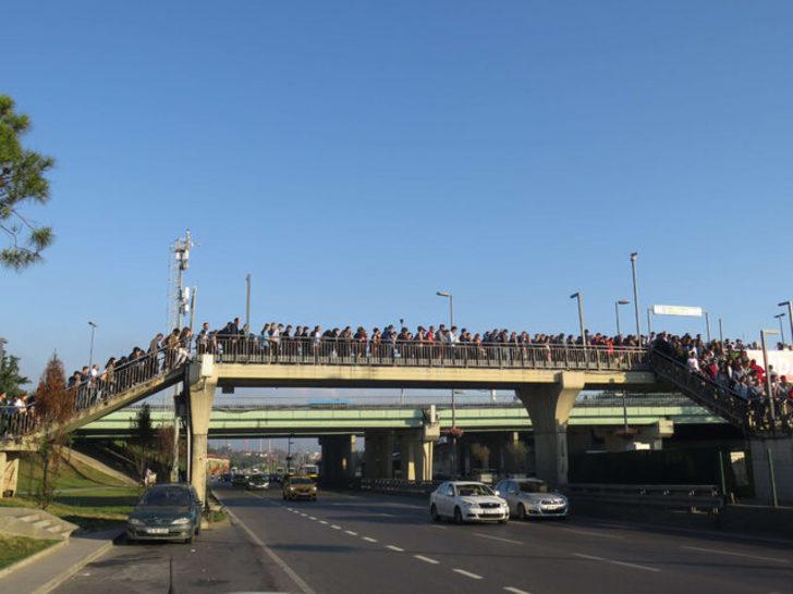 Altunizade metrobüs durağında yine yoğunluk yaşandı  G5
