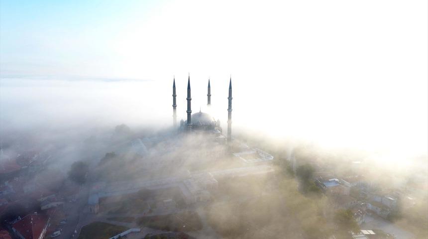 Sisin örttüğü Selimiye'nin görüntüsü büyüledi