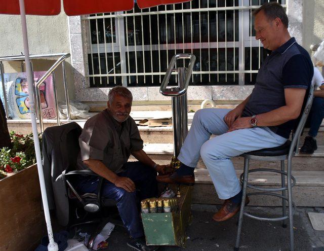 Edirne'nin 'Boyacı Ferdi'si 50 yıldır ayakkabı boyuyor