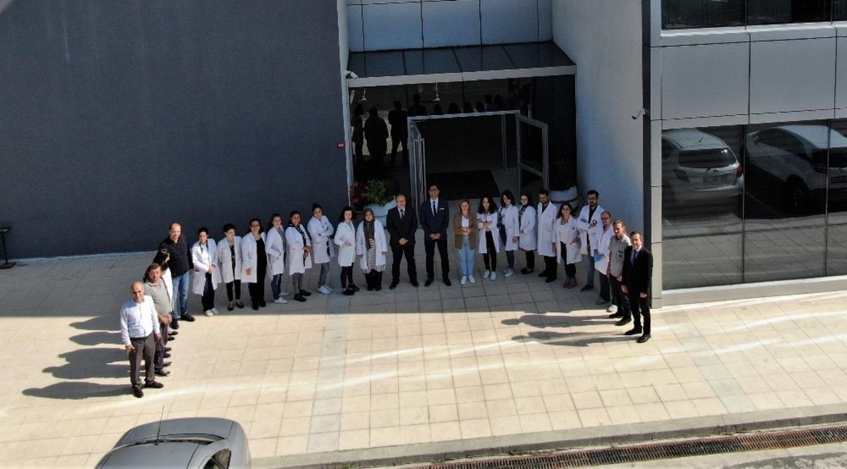 (&Ouml;ZEL) İsrafın &ouml;n&uuml;ne ge&ccedil;ip kurdukları laboratuvarda 1 yılda 33 bin analiz yaptılar