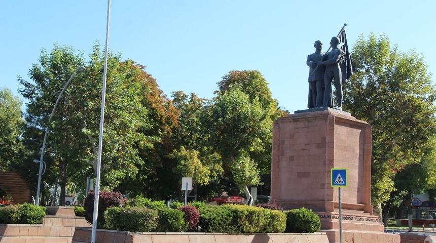 Malatya&rsquo;ya yeni bir şehir meydanı ve t&ouml;ren alanı yapılıyor