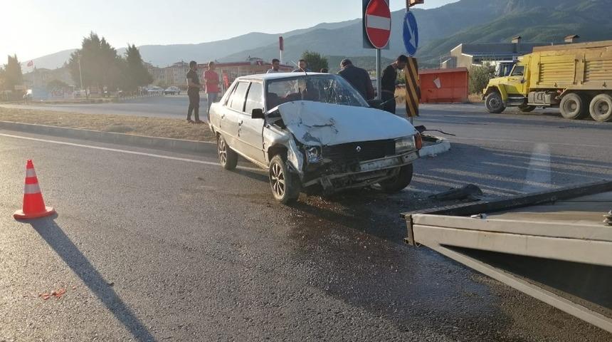 Kamyonla otomobil &ccedil;arpıştı: 1 yaralı