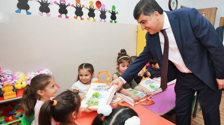 Fadıloğlu&rsquo;nun moral ziyareti miniklerin y&uuml;z&uuml;n&uuml; g&uuml;ld&uuml;rd&uuml;