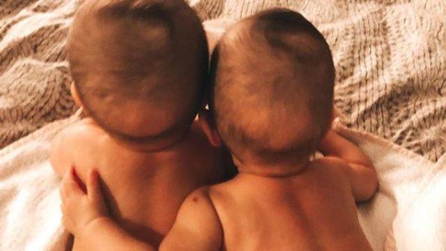 Anıl Altan ikizlerini paylaştı! 'Anne karnından sonsuza kadar el ele...'