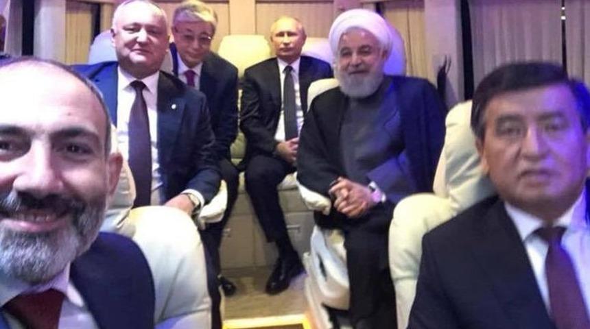 Dünya bu minibüs selfisine kilitlendi!