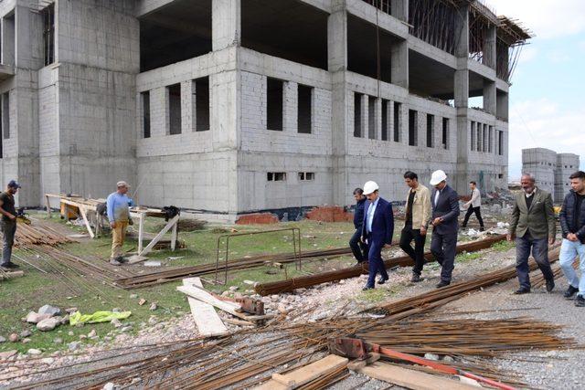 Vali Mustafa Masatlı, yapımı devam eden kamuya ait inşaatlarda incelemede bulundu