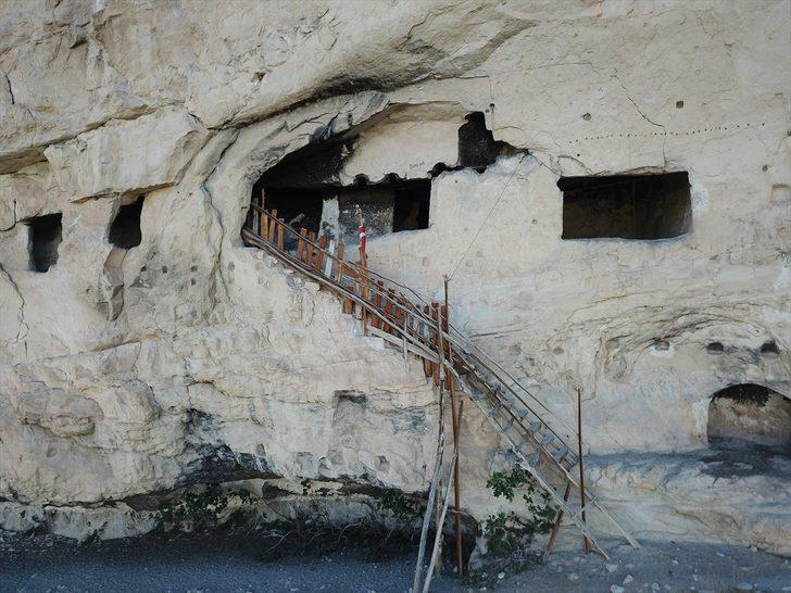 Tunceli'deki 'kaya odalar' hayran bırakıyor G4