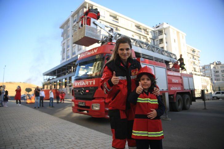 Minik öğrencilere yangın tatbikatı gerçeği aratmadı G2
