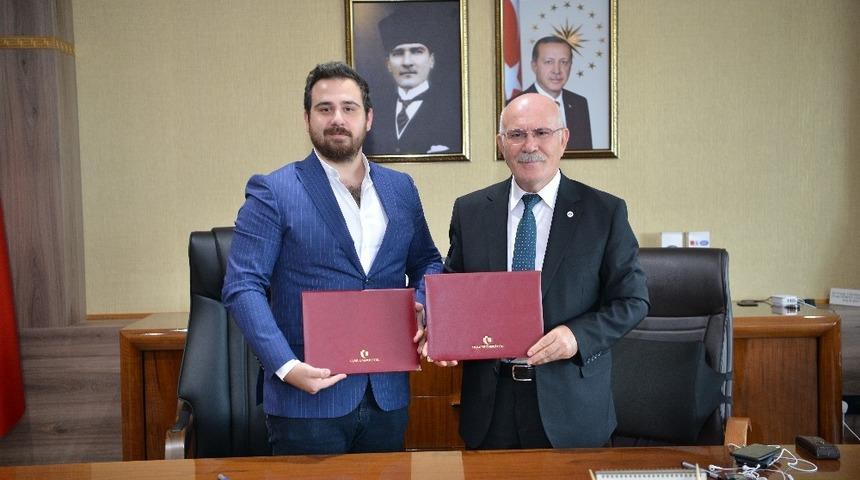 Uşak Üniversitesi’nin tasarımları Ağaoğlu Tekstil kataloglarında