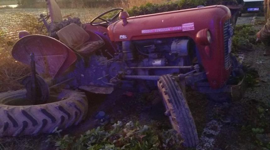 Minibüs traktöre çarptı; 1 ölü 1 yaralı