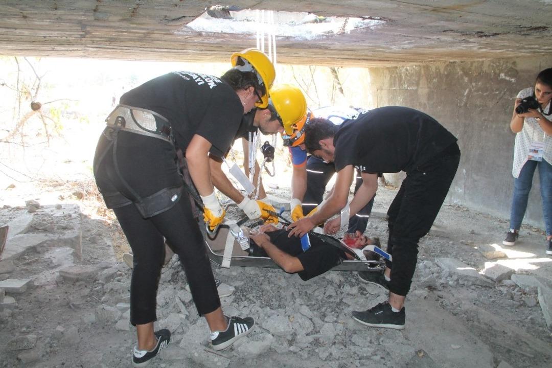 Deprem tatbikatı ger&ccedil;eğini aratmadı